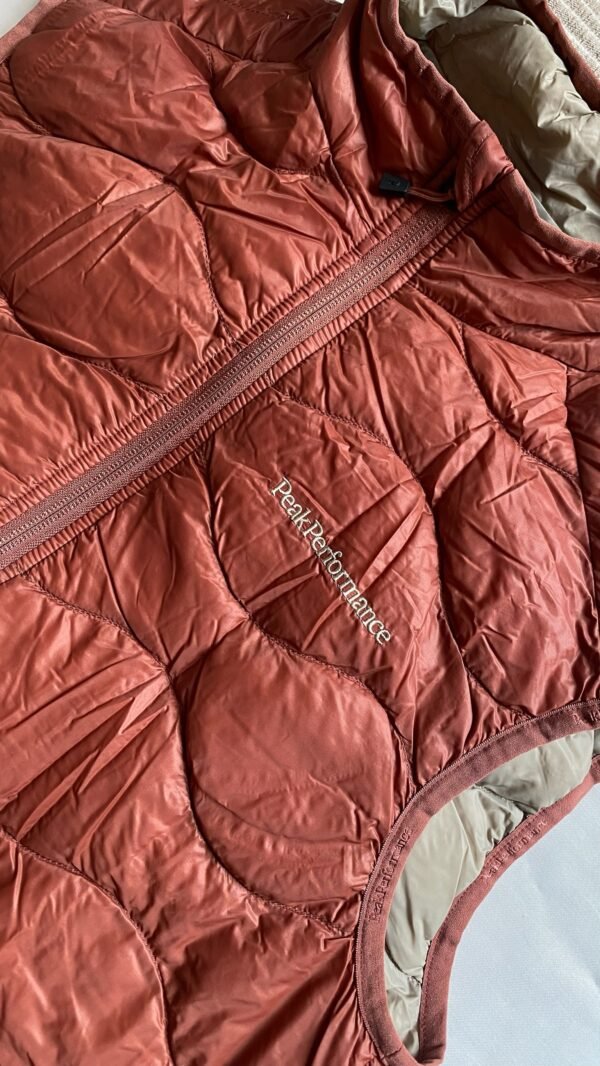 Peak Performance vest - Image 3