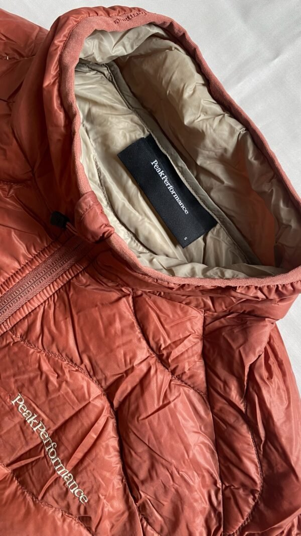 Peak Performance vest - Image 5