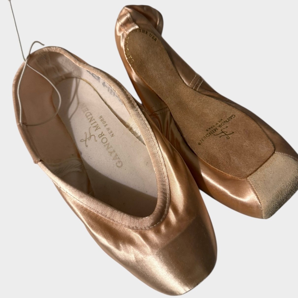 Gaynor Minden Pointe Shoes - Size 7,5W - Image 2