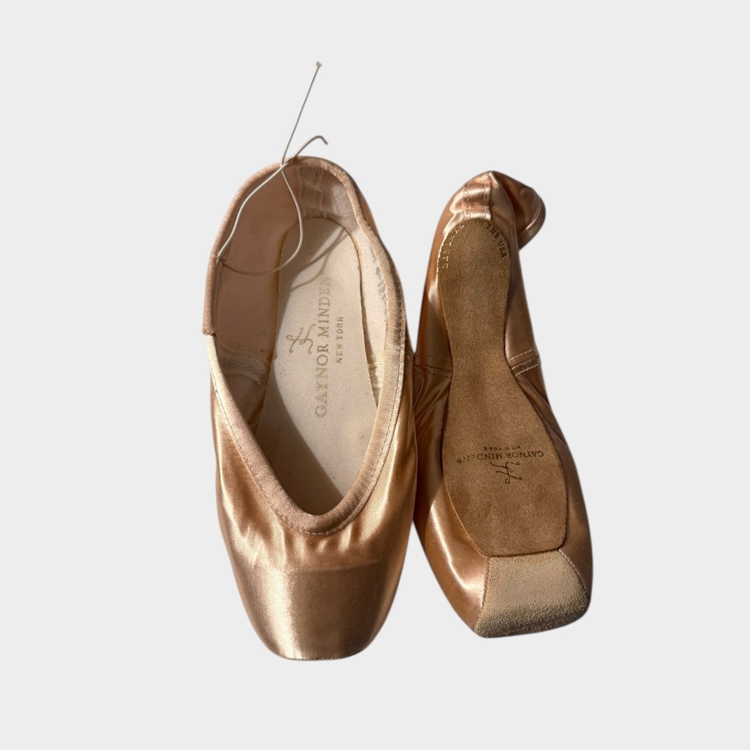 Gaynor Minden Pointe Shoes - Size 7,5W - Image 3