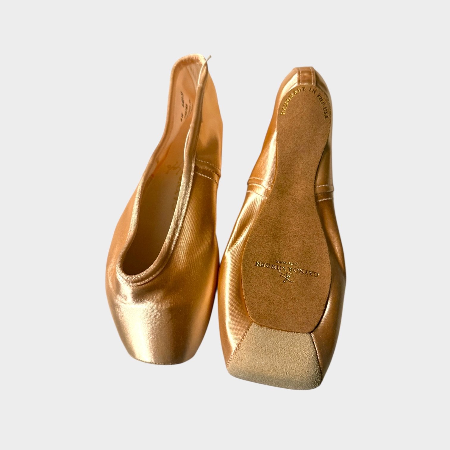 Gaynor Minden Pointe Shoes - Size 8W - Image 2